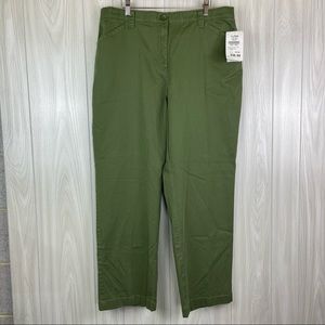 NEW L. L. Bean Green Classic Fit Easy Stretch Pants Twill in color Mountain Pine